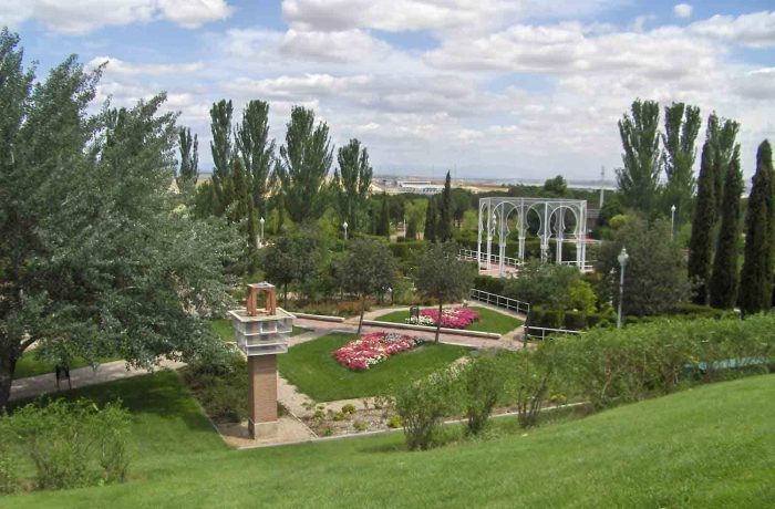 18. Picnic en Madrid; Lugares apacibles con sombra de árboles y zonas verdes, perfectos para un picnic especial.