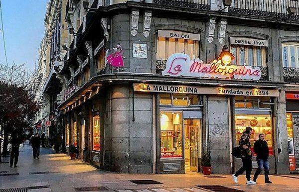 Las pastelerías centenarias con más encanto del centro de Madrid