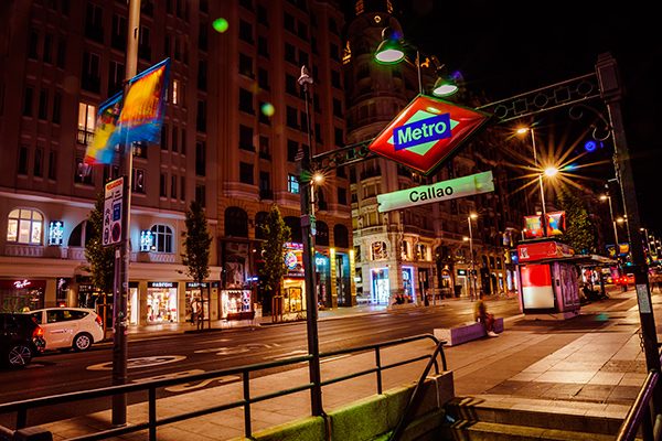 Los futuristas tornos de Metro de Gran Vía llegan a 11 estaciones de Metro