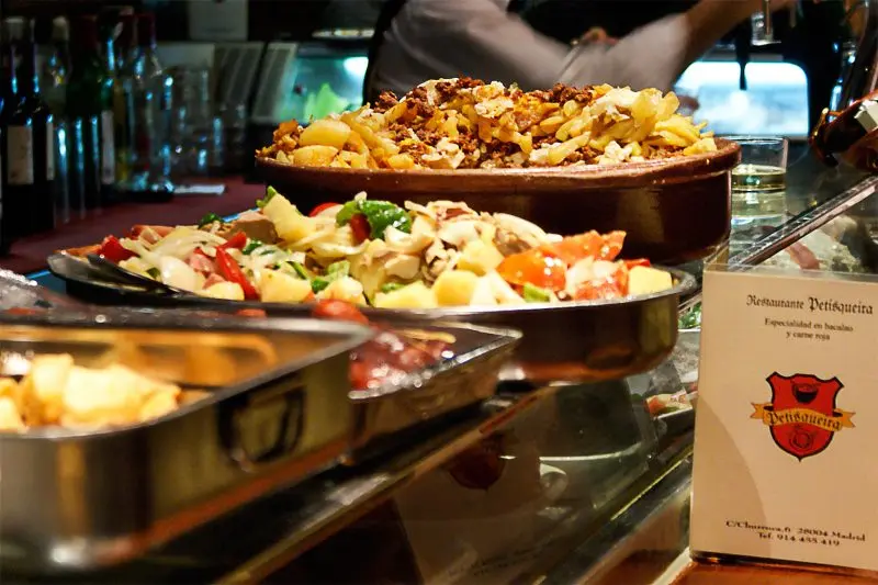 Tapas gratis que sirven en cada consumo
