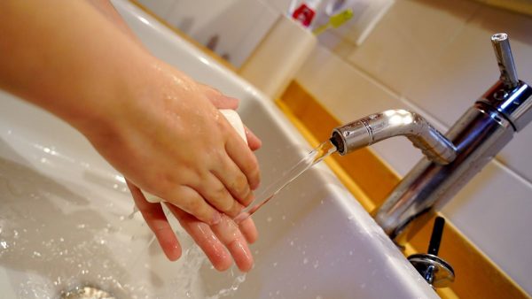Los madrileños afectados por un ERTE pagarán 8€ por el recibo del agua