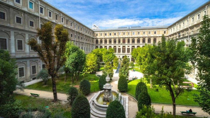 El Museo Reina Sofía ofrecerá gratis cine de verano en su jardín  