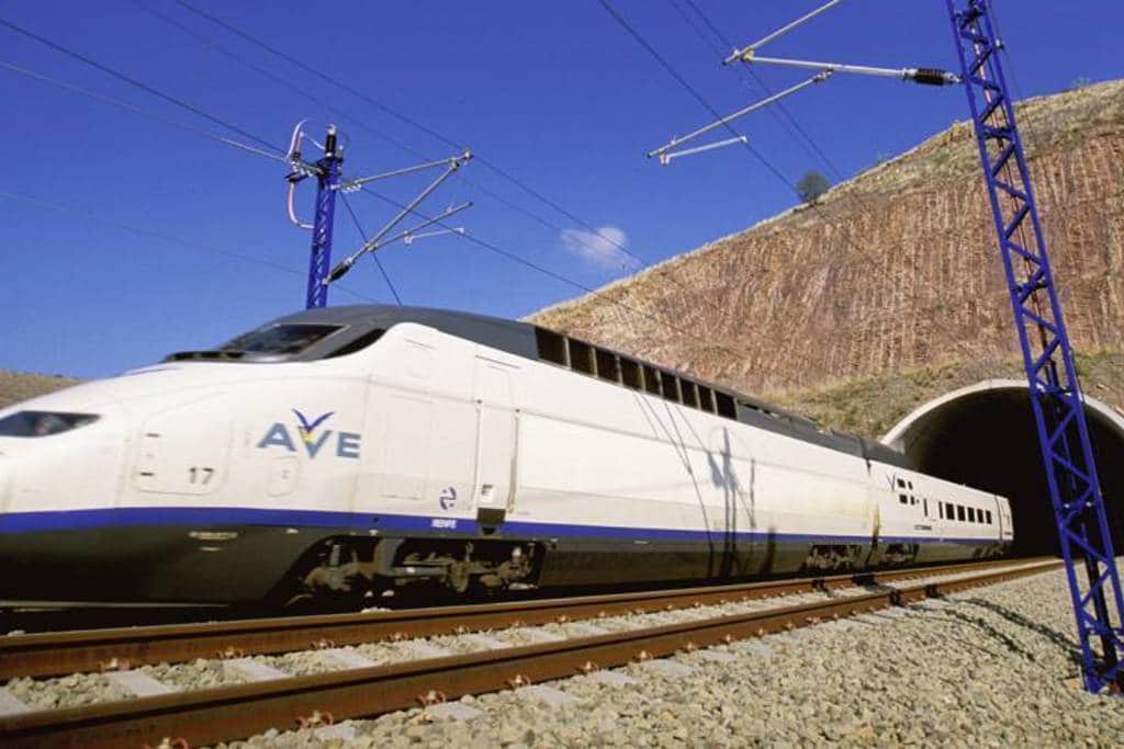 Transportes bonificará al 50% los abonos del tren de alta velocidad