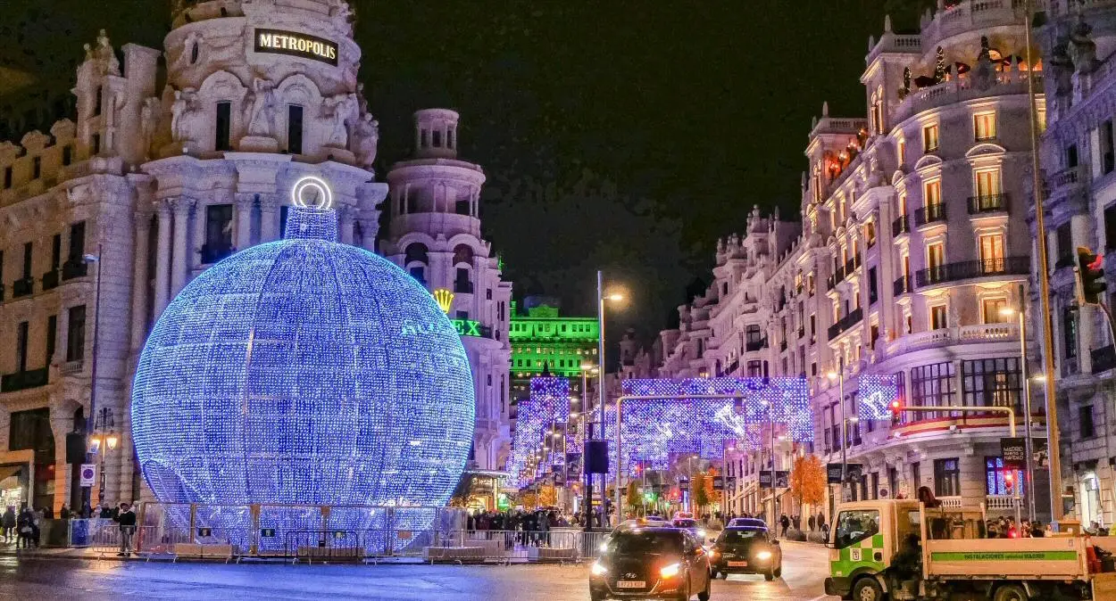 La Menina gigante, la gran esfera vuelve a Madrid por Navidad